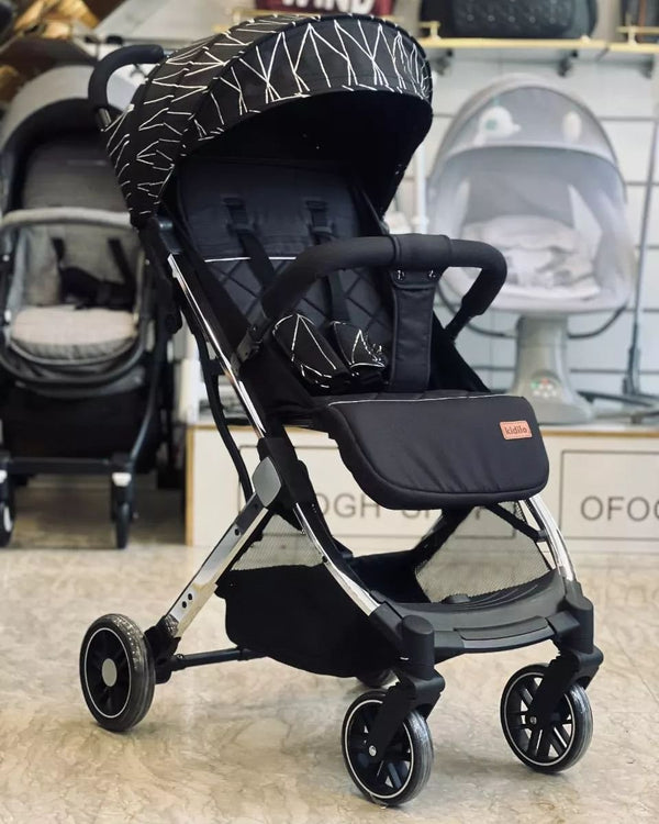 Poussette compacte Luxury Argenté K8 - Kidilo - Produit bébé Kidilo disponible sur kidilo.ma, site officiel au Maroc